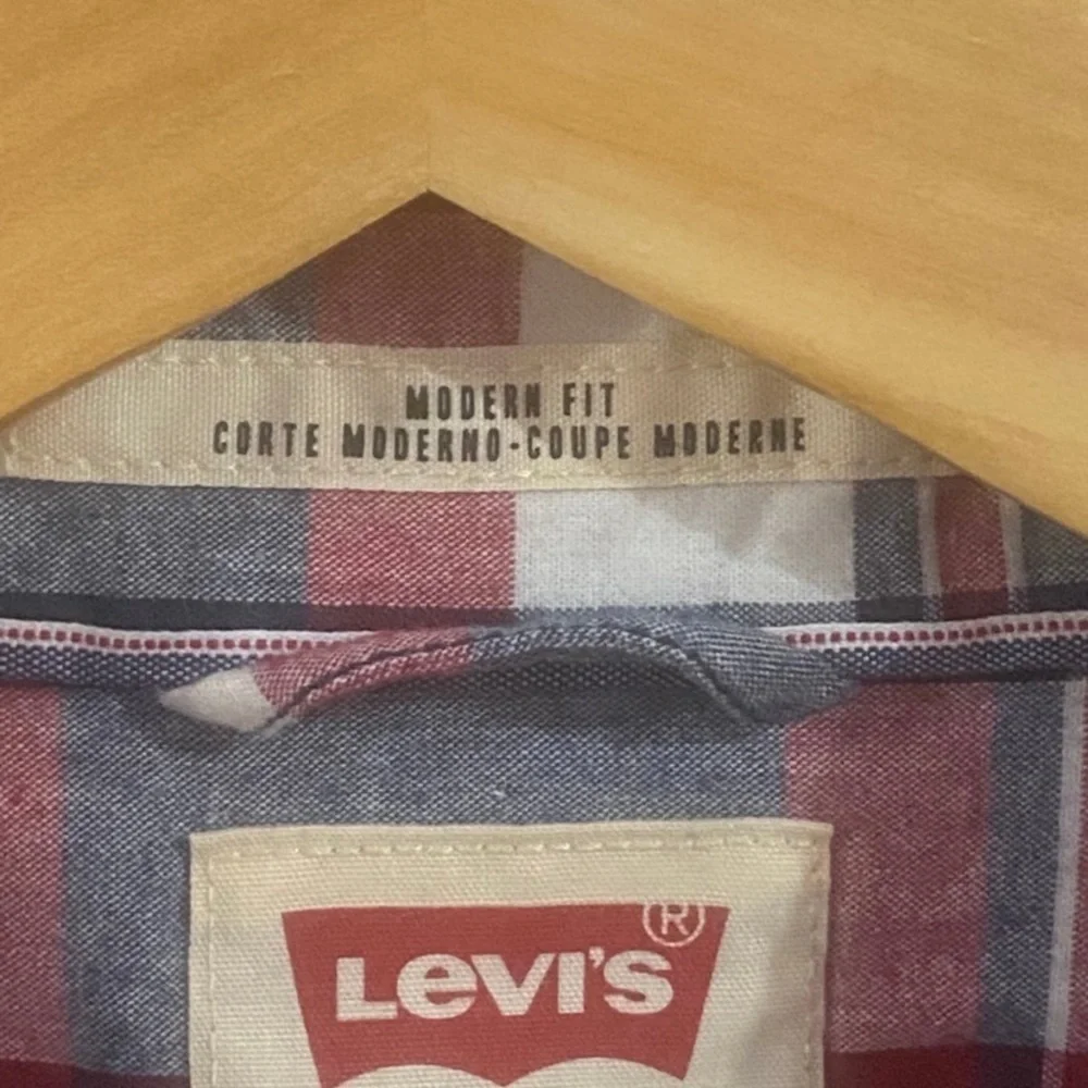 Levi’s Men’s XL Modern Fit Pearl Snap Long Sleeve Plaid Shirt